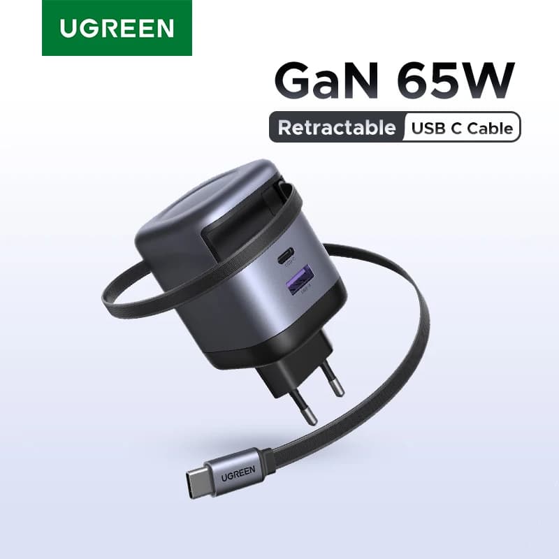 מטען קומפקטי לבן עם שתי יציאות USB (USB-C ו-USB-A) וחיווט בטיחותי