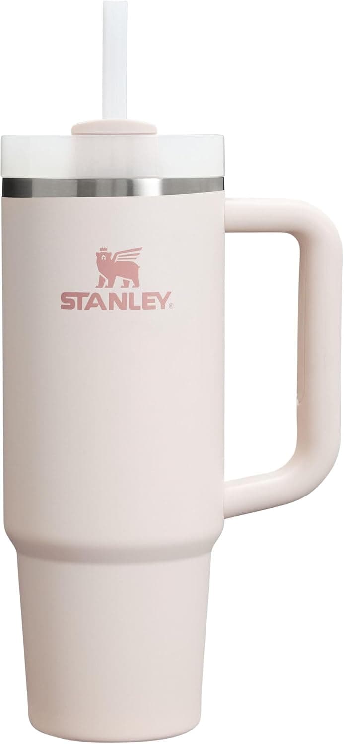 כוס Stanley Quencher בצבע רוז קוורץ עם ידית, מכסה FlowState וקש
