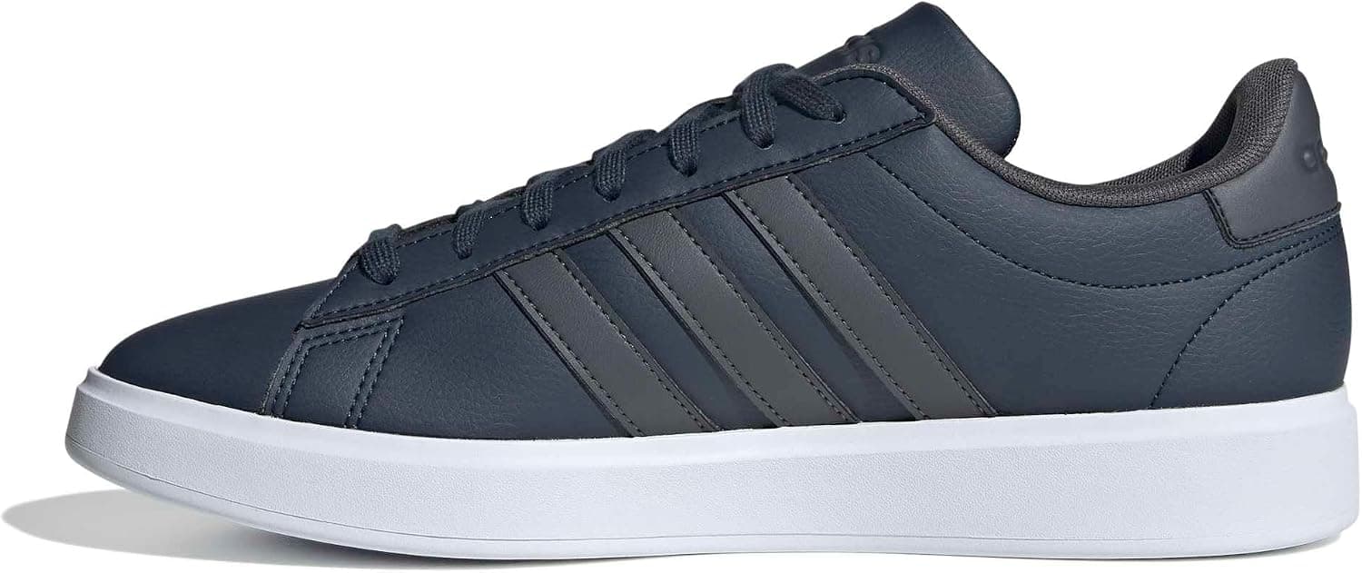 סניקרס adidas Grand Court 2.0 בצבע כחול-דיו כהה עם שלושה פסים אפורים וסוליה לבנה