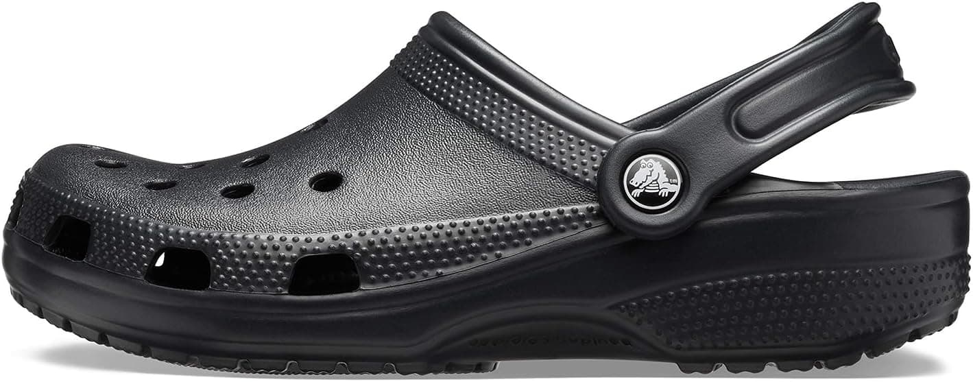 כפכף קרוקס Classic Clog שחור בצד, עם רצועת עקב וחורים לאוורור